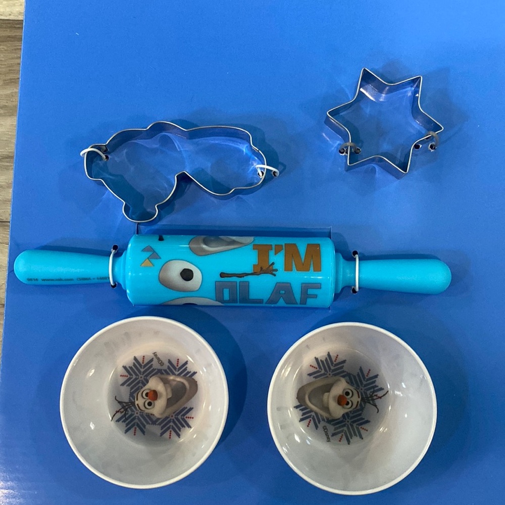 Frozen Dish and Cookie Set